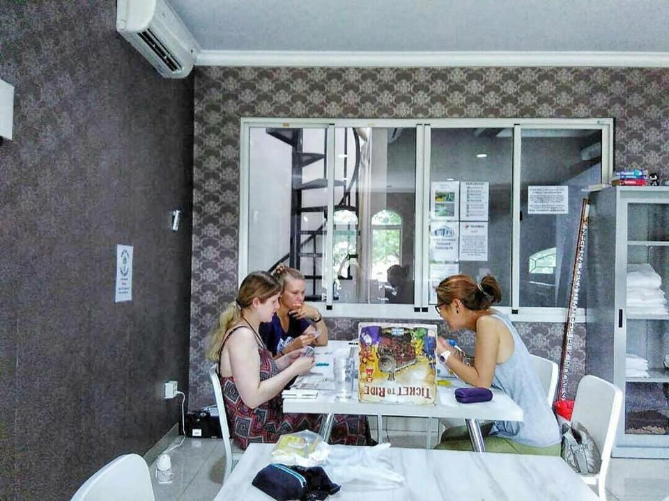 Homiestay Jakarta Exterior photo