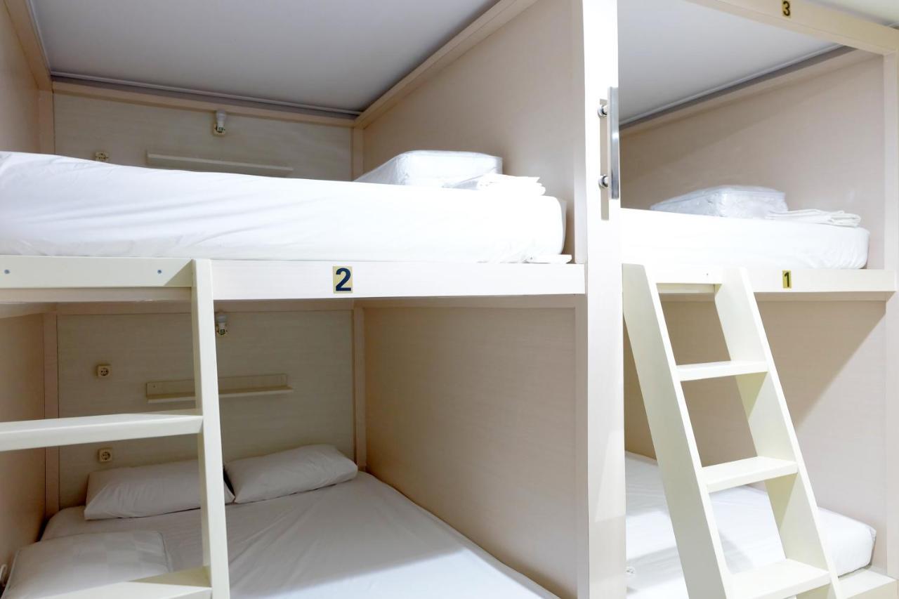 Homiestay Jakarta Exterior photo