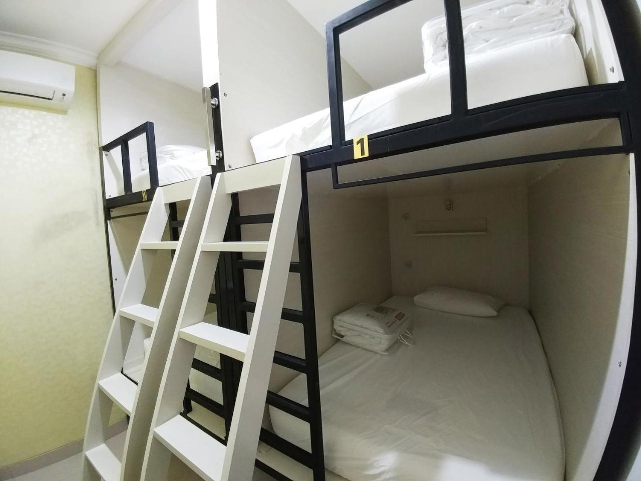 Homiestay Jakarta Exterior photo