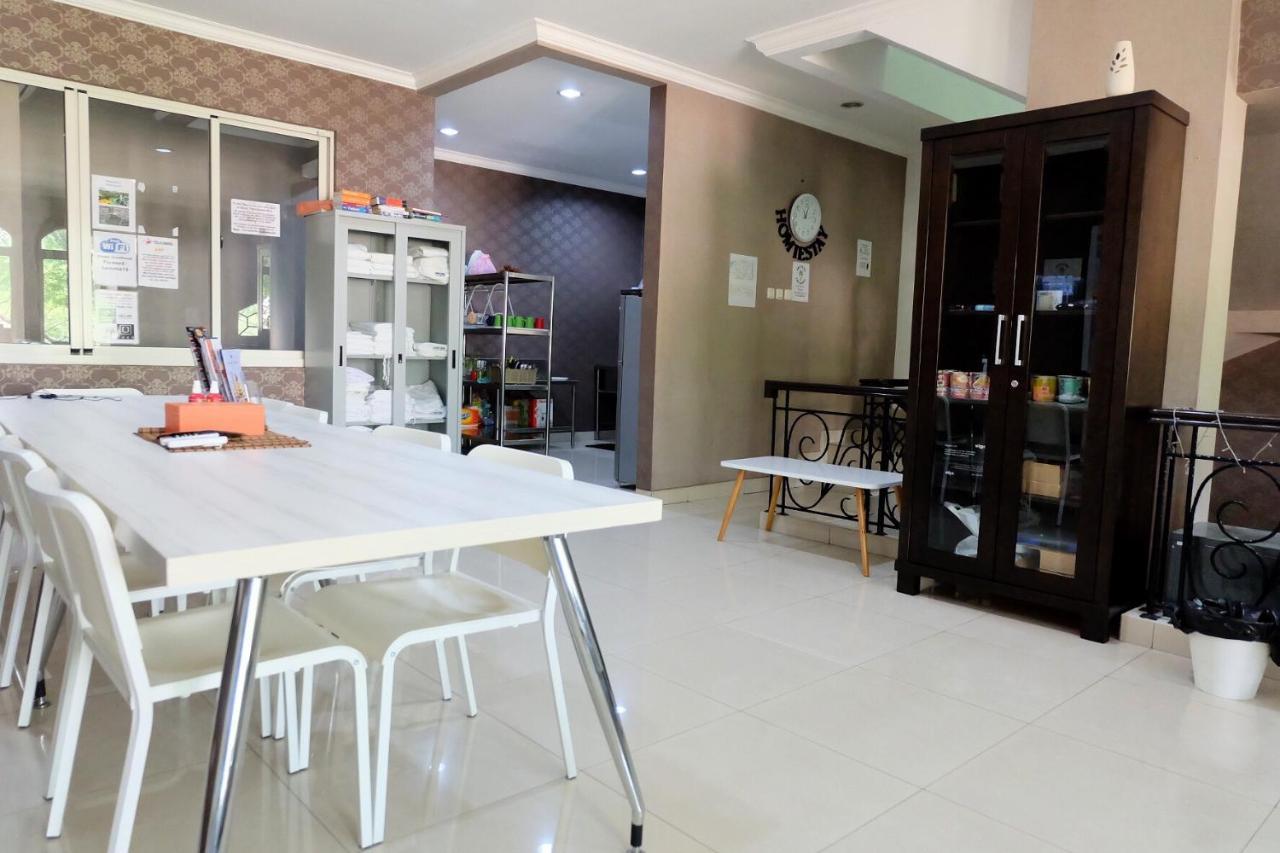 Homiestay Jakarta Exterior photo